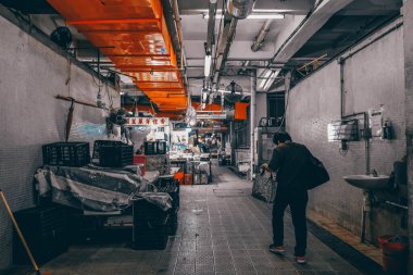 16 Kasım 2023 - Hong Kong: Shek Kip Mei 'deki yerel market 