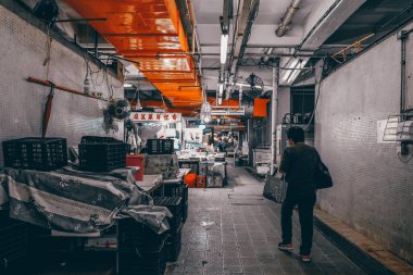 16 Kasım 2023 - Hong Kong: Shek Kip Mei 'deki yerel market 