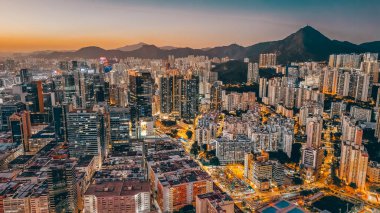 18 Kasım 2023 Hong Kong Kwun Tong üzerinde gün batımı