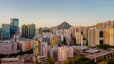 18 Kasım 2023 Hong Kong Kwun Tong üzerinde gün batımı