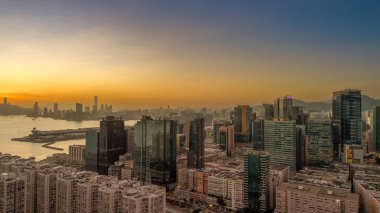 18 Kasım 2023 Hong Kong Kwun Tong üzerinde gün batımı