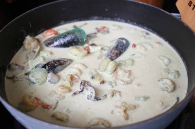 Fırında pişirilmiş sağlıklı bir yemek..