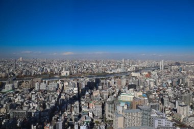 Gökdelenleri ve kalabalık bir Oshiage bölgesi olan metropol 30 Kasım 2023