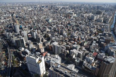 Gökdelenleri olan hareketli şehir, 30 Kasım 2023 Oshiage bölgesinin dış görünüşü