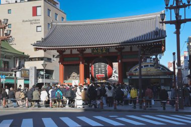 Tokyo Japonya Asakusa Tapınağı. Tokyo 'nun ünlü simgelerinden biri. 30 Kasım 2023