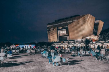 Batı Kowloon Kültür Bölgesi 21 Aralık 2023 'teki Noel kasabası.