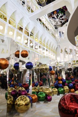 Çinli turist Hong Kong Batı Kowloon İstasyonu 'nu ziyaret etti. 21 Aralık 2023