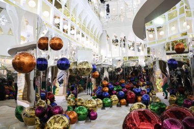 Çinli turist Hong Kong Batı Kowloon İstasyonu 'nu ziyaret etti. 21 Aralık 2023