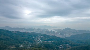 22 Aralık 2023 Tai Mo Shan Şehir Parkı 'ndaki bir dağ..