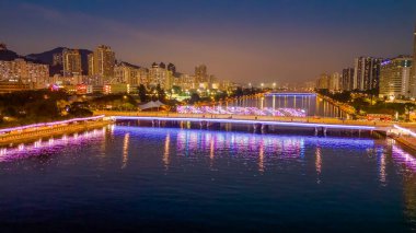 24 Aralık 2023 Shing Mun Nehri Shatin 'de Noel süslemeleri ile