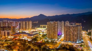 24 Aralık 2023 Shing Mun Nehri Shatin 'de Noel süslemeleri ile