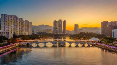 24 Aralık 2023 Shing Mun Nehri Shatin 'de Noel süslemeleri ile