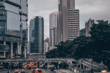 27 Aralık 2023 gökdelenleri ve ofis binaları yaklaştı.