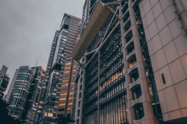 27 Aralık 2023 Modern şehir manzaralı gökdelenler ve iş bölgesi.