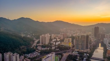 24 Aralık 2023 Şehir merkezi alacakaranlıkta ufuk çizgisi, köprü