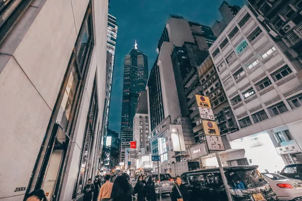 27 Aralık 2023 Modern Mimariyle Meşgul Şehir Caddesi