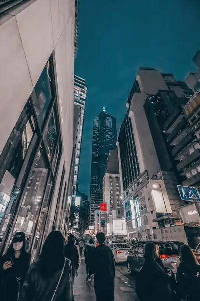 27 Aralık 2023 Modern Mimariyle Meşgul Şehir Caddesi