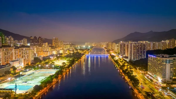 24 Aralık 2023 Shing Mun Nehri Shatin 'de Noel süslemeleri ile