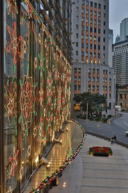 27 Aralık 2023 Bir Bustling Metropolis 'te Modern Gökdelenlerle Gece