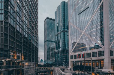 27 Aralık 2023 Gece Vakti Metropolis 'te Gökdelenleri Yükselen Şehir