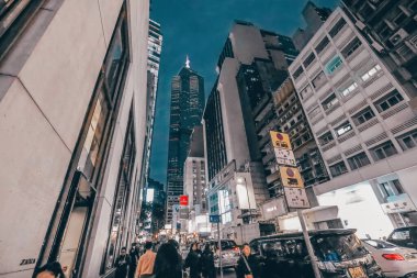 27 Aralık 2023 Modern Mimariyle Meşgul Şehir Caddesi