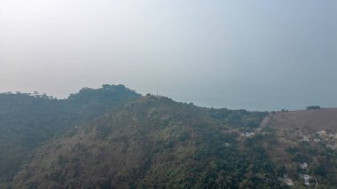 30 Aralık 2023 Doğada Güzellik Serene Foggy Ridge