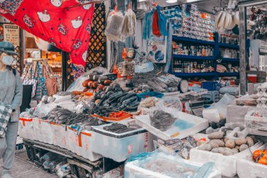 30 Aralık 2023 Balıkçı köyündeki markette yerel yiyecekler