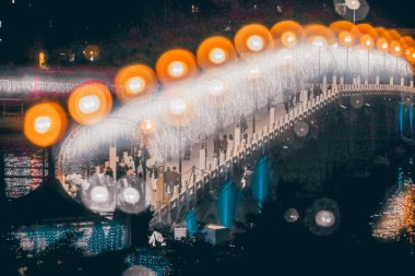 24 Aralık 2023 Shing Mun Nehri Shatin 'de Noel süslemeleri ile