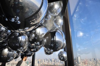 29 Kasım 2023. Gözlem odası, Shibuya gökyüzü, Japonya.