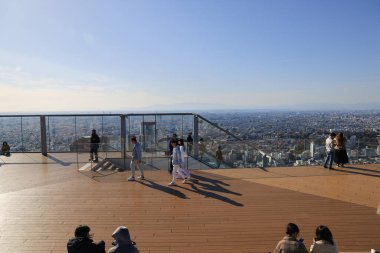 29 Kasım 2023 Tokyo 'daki Shibuya Scramble Square Tower' ın tepesinde.