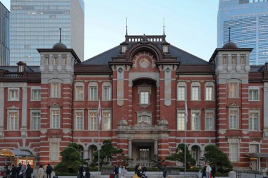 29 Kasım 2023 Tokyo İstasyonu, alacakaranlıkta ve Tokyo 'nun merkezi.