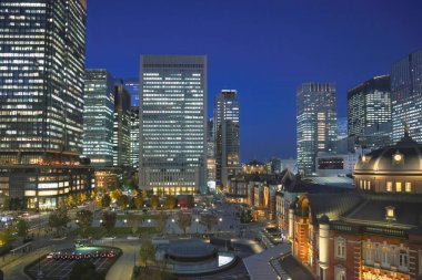 29 Kasım 2023 Tokyo İstasyonu Gece, Tokyo, Japonya