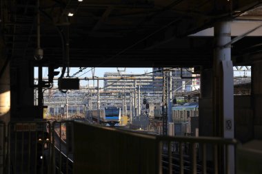 Modern İstasyon, Japonya ve Tokyo 'da Gündüz Trenleri İzleme