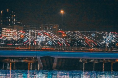 24 Aralık 2023 Shing Mun Nehri Shatin 'de Noel süslemeleri ile