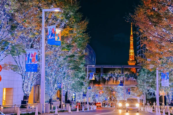 2023年11月28日冬季明亮的罗奔吉街及东京塔楼 免版税图库照片