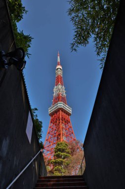 Tokyo Kulesi, Japonya. Tokyo, Japonya 'da bir geçitte.