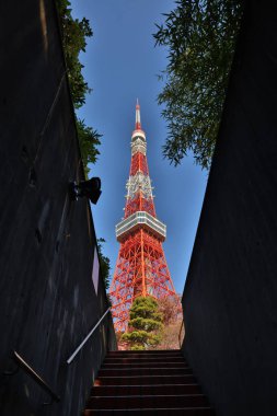 Tokyo Kulesi, Japonya. Tokyo, Japonya 'da bir geçitte.