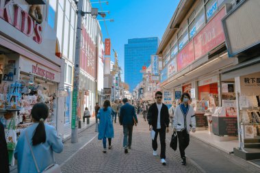 Tokyo Takeshita Dori caddesi Harajuku 28 Kasım 2023