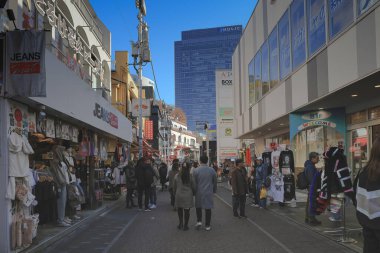 Bir Metropolis 'te Kalabalık Şehir Sokakları