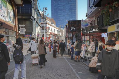 Tokyo Takeshita Dori caddesi Harajuku 28 Kasım 2023