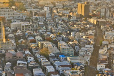 28 Kasım 2023 Şehir Binalarının Havadan Görünümü ile Sunset 'te Şehir Skyline