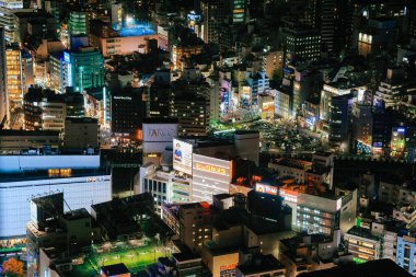 Gece Tokyo, İkebukuro gökdelenlerinin şehri 28 Kasım 2023