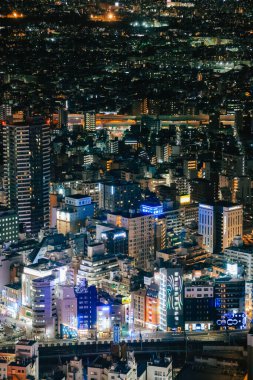 Modern şehir gökyüzü gece görüşü ile ekspres 28 Kasım 2023