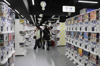 Güneş ışığı şehri, Japon gachapon otomatları 28 Kasım 2023