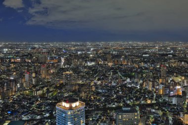 Gece Tokyo, İkebukuro gökdelenlerinin şehri 28 Kasım 2023