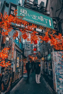 Shinjuku, Tokyo 'daki Omoide Yokocho, 28 Kasım 2023