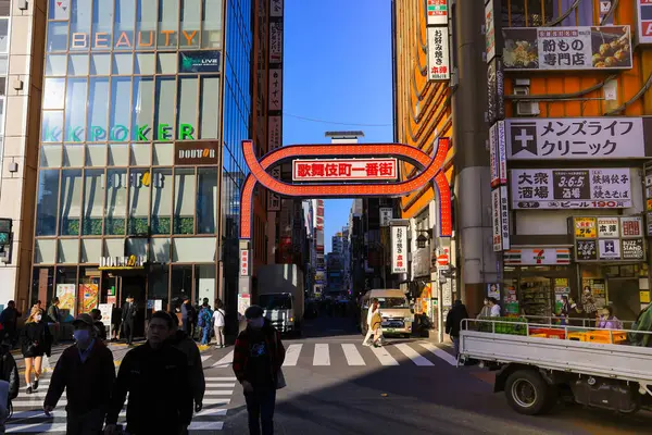 Kabukicho Ichiban Caddesi, Shinjuku Tokyo, Japonya 28 Kasım 2023