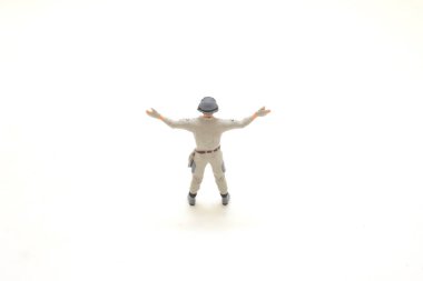 Bir nişancı uçağın kalkış pozisyonunu bildirir.