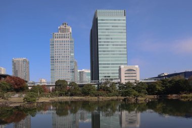 27 Kasım 2023 Kyushibarikyu Japon Bahçesi, Japonya Gölü.