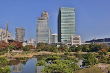 27 Kasım 2023 Kyushibarikyu Japon Bahçesi, Japonya Gölü.